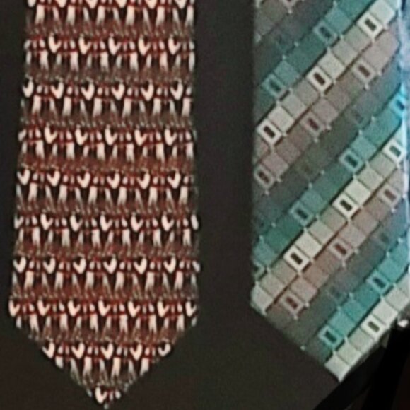 VAN HEUSEN  NWT Suit Jacket Sz 44R  with 3 used designer ties - Picture 11 of 12